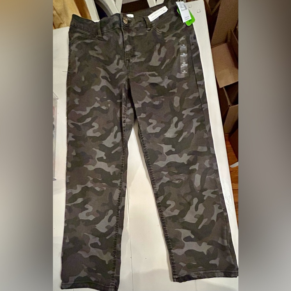 NWT Maurices Slim Straight Ankle Pants camo super stretchy